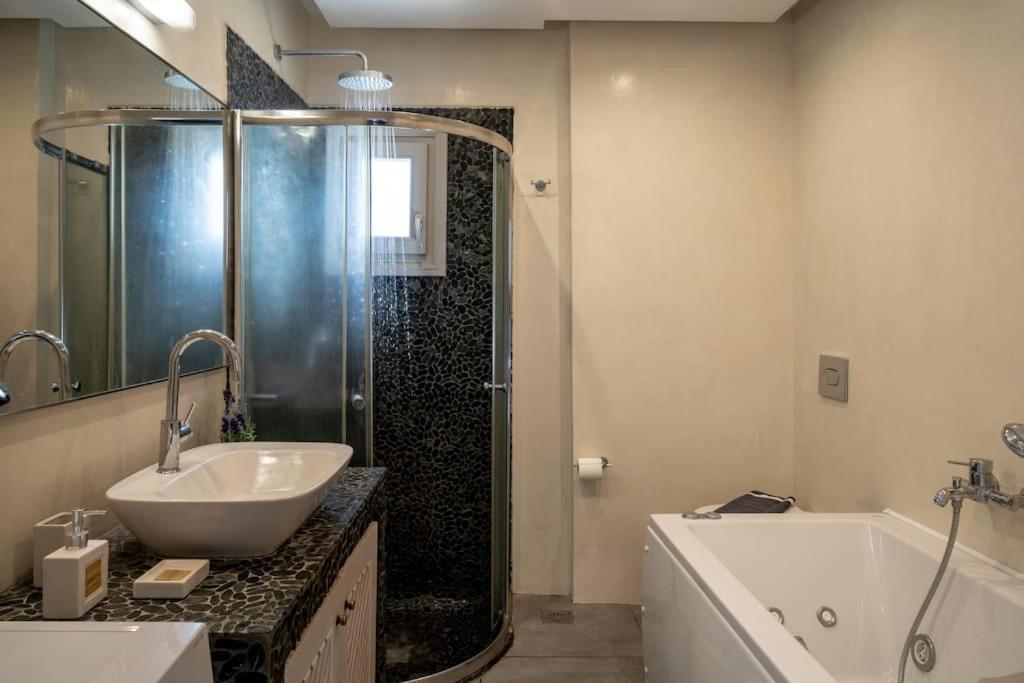 In The Heart Of Fira & Free Pool - Nychteri Suite Zewnętrze zdjęcie